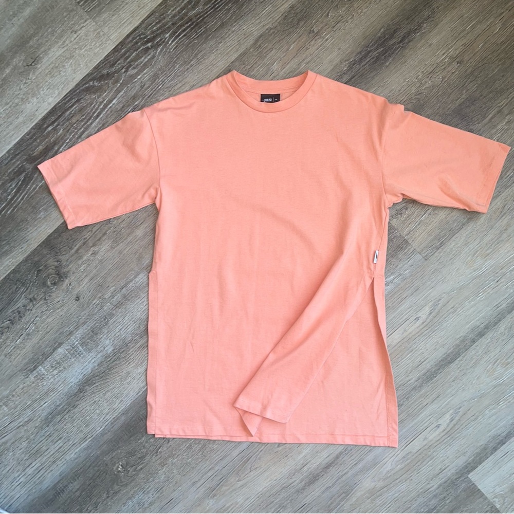 NWOT Publish split hem oversized tee